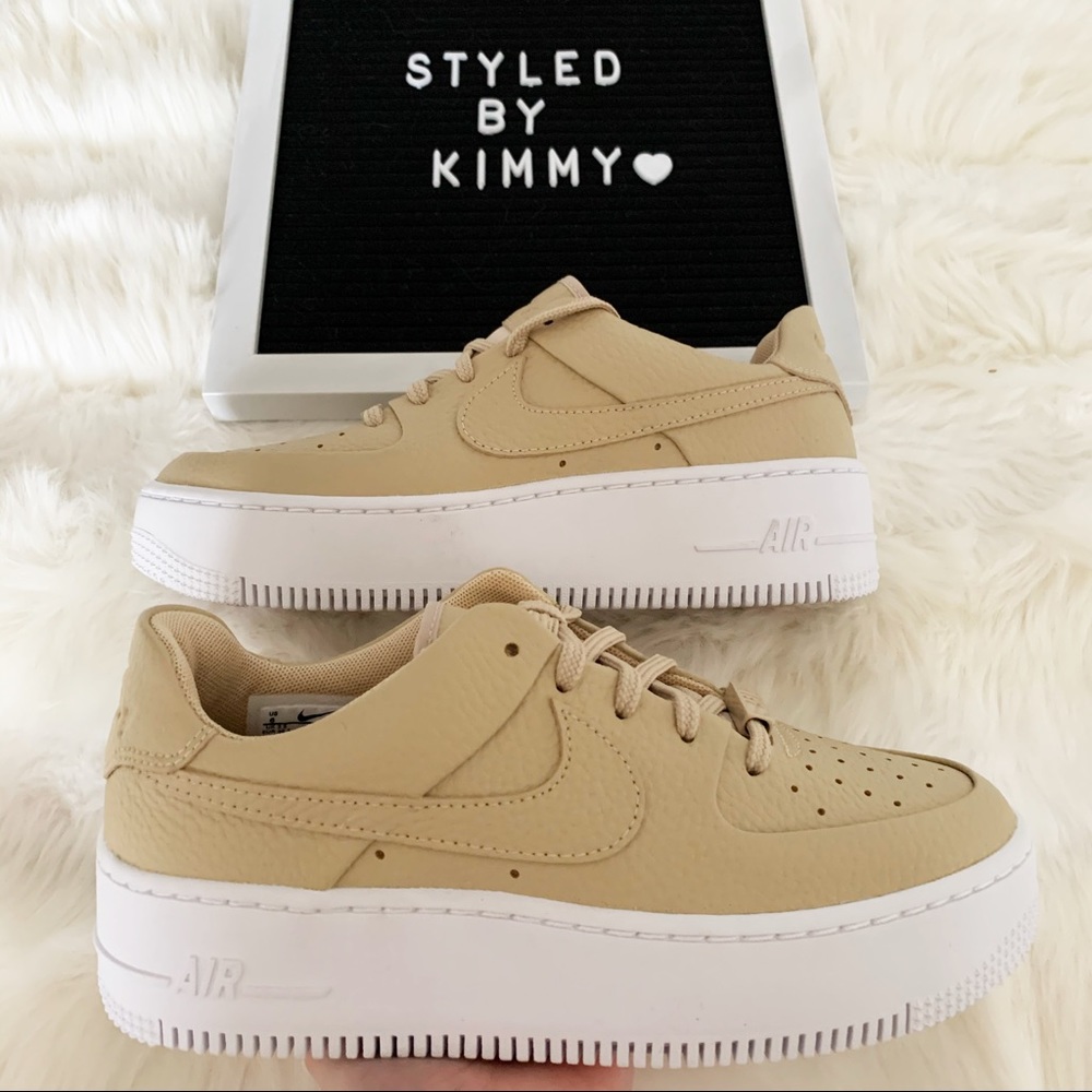 🌸 NIKE AIR FORCE 1 Sage Low Sneakers Shoes Beige - Picture 3 of 8